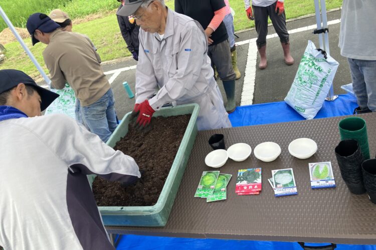 ありのまま分校　実習日　（秋冬野菜の種まき）